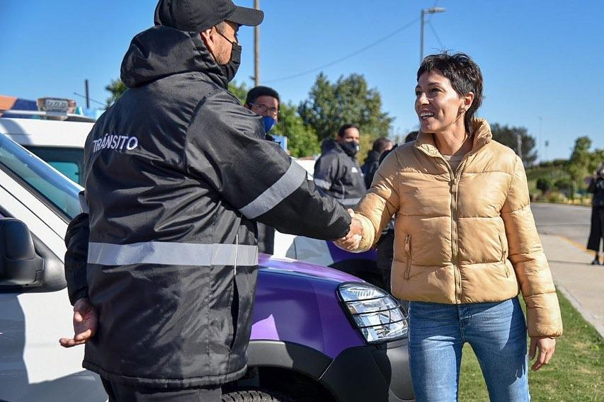 MAYRA ENTREGÓ OCHO NUEVOS MÓVILES PARA LA FLOTA VEHICULAR DE TRÁNSITO (3)