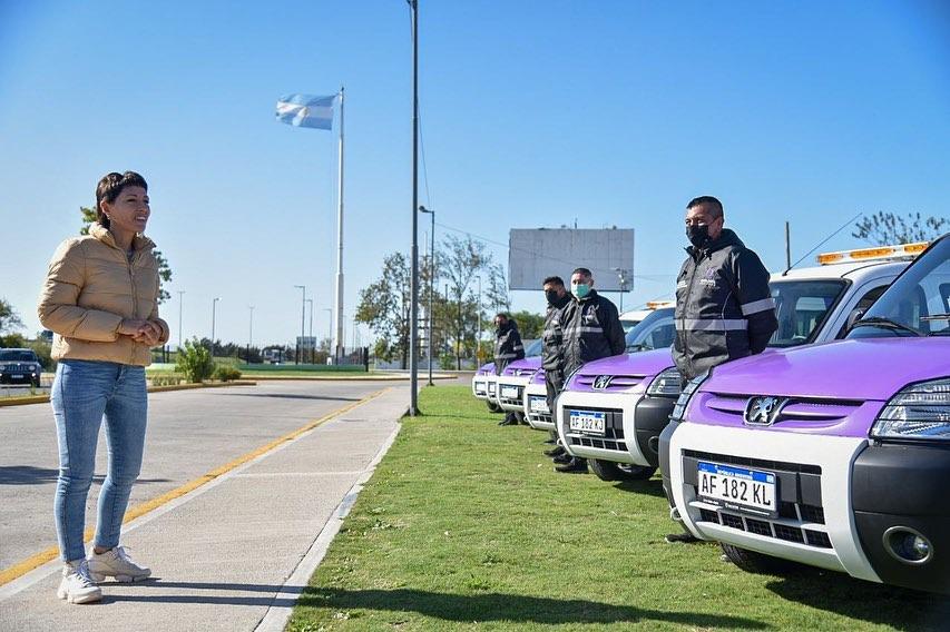MAYRA ENTREGÓ OCHO NUEVOS MÓVILES PARA LA FLOTA VEHICULAR DE TRÁNSITO (1)