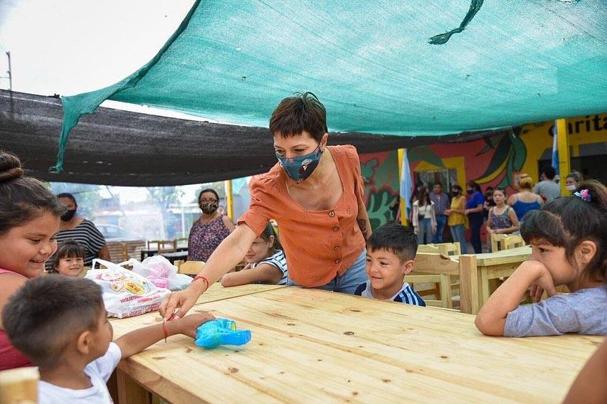 MAYRA VISITÓ EL COMEDOR CARITAS SUCIAS 3