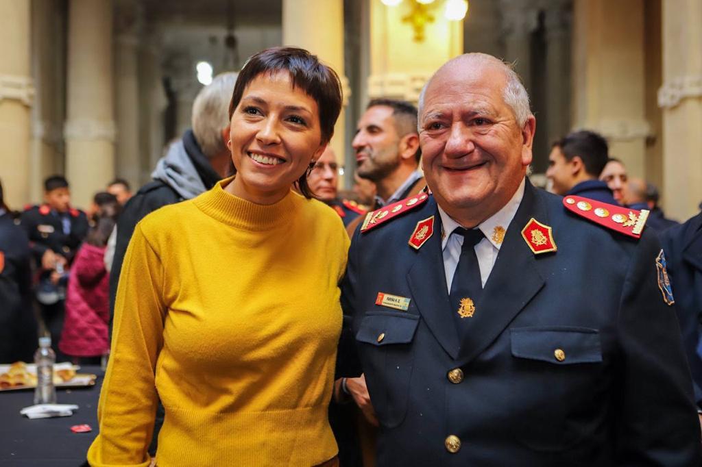 MAYRA EN EL ACTO POR EL DÍA DEL BOMBERO Y DE LA BOMBERA 3