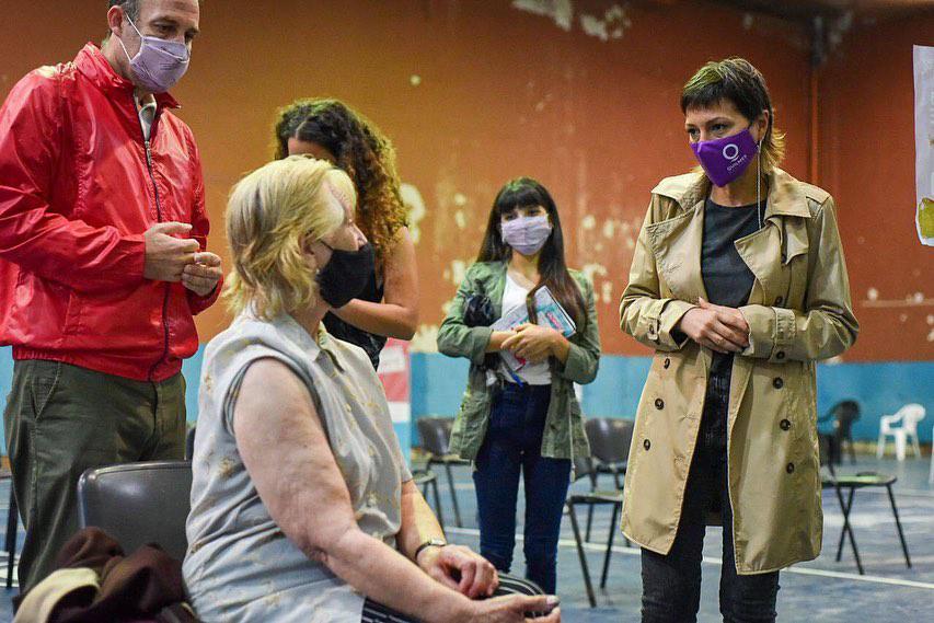 Mayra supervisó el nuevo vacunatorio de la UNQ 1