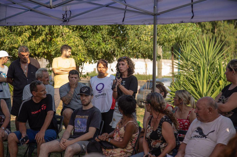 REUNIÓN CON VECINOS DE BERNAL OESTE POR LA REPAVIMENTACIÓN DE ZAPIOLA (3)