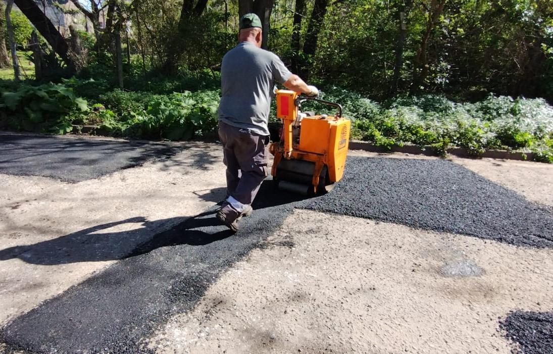 EL MUNICIPIO CONTINÚA CON LOS TRABAJOS DE BACHEO EN QUILMES OESTE (1)