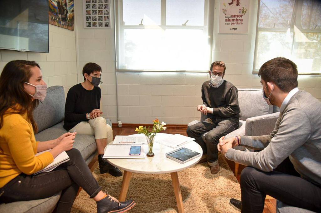 Mayra y Simone firma de convenio 1