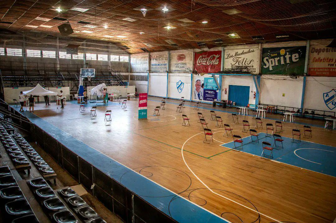 NUEVA POSTA DE VACUNACIÓN EN EL CLUB ATLÉTICO ARGENTINO DE QUILMES (4)