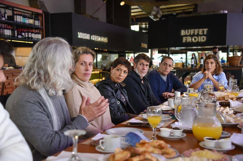 Mayra en nueva reunión con comerciantes 3