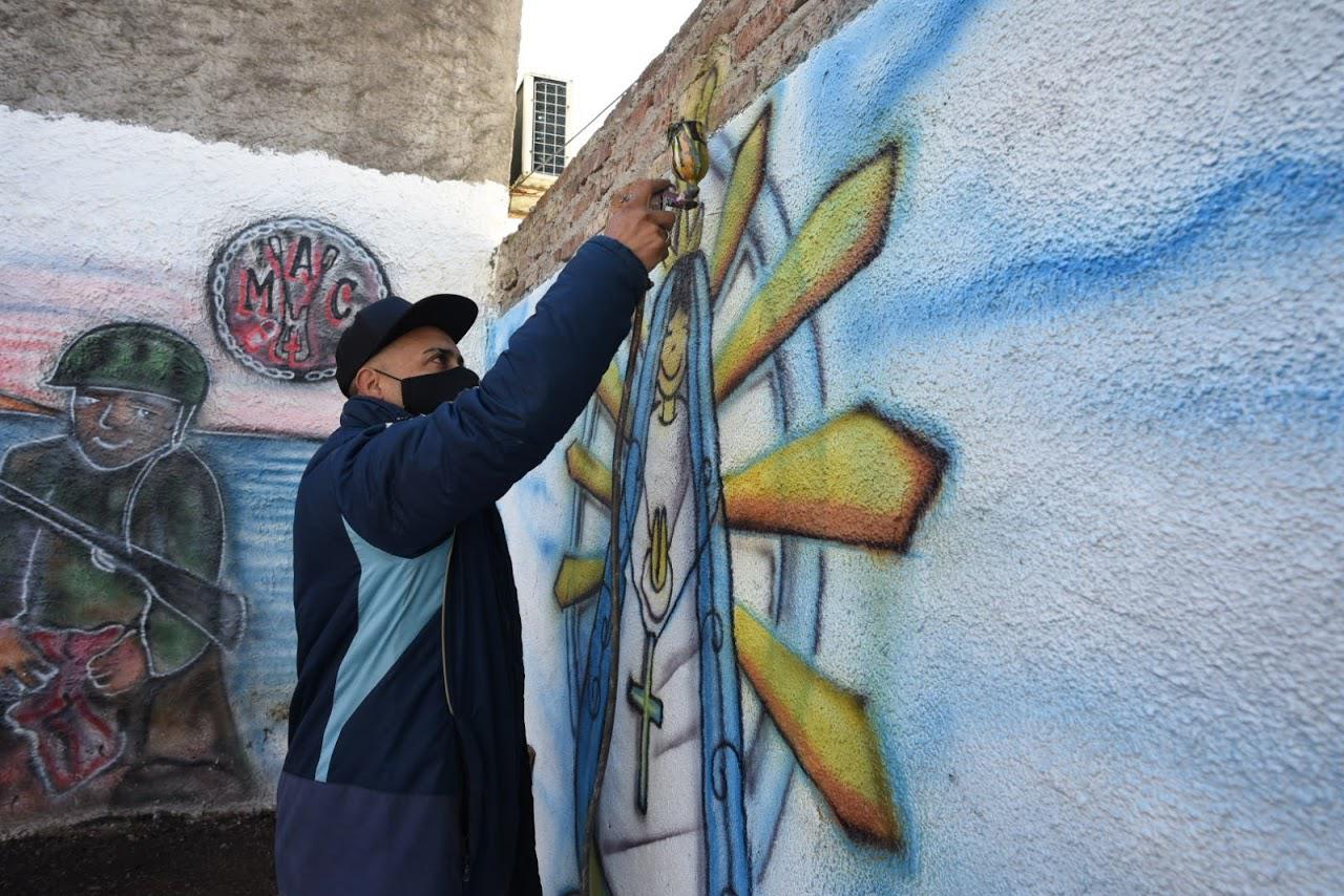 d0869c61-e9ec-3a5f-91e6-1a828bf1f23c