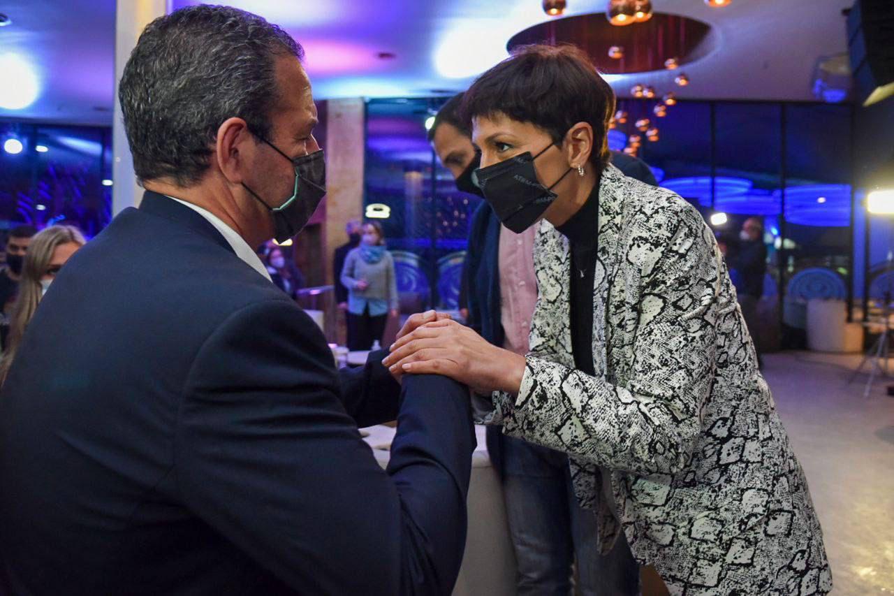 Mayra y Axel reapertura de actividad nocturna 3