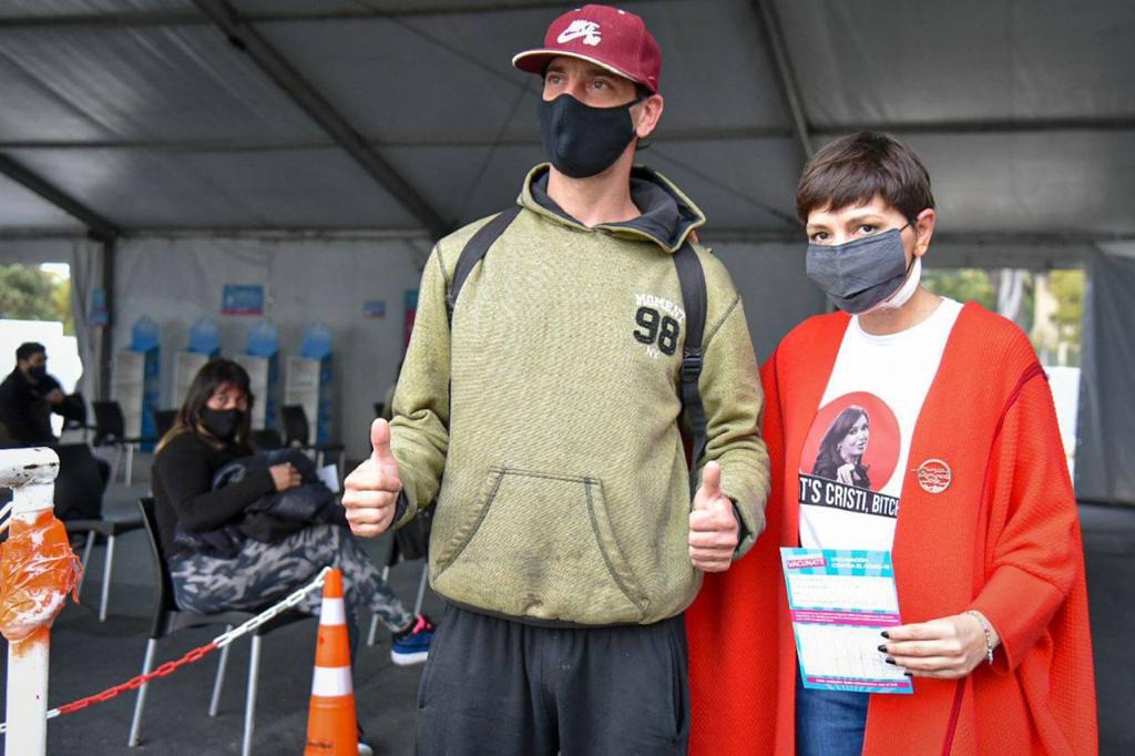 Mayra recibió la primera dosis de la vacuna 4