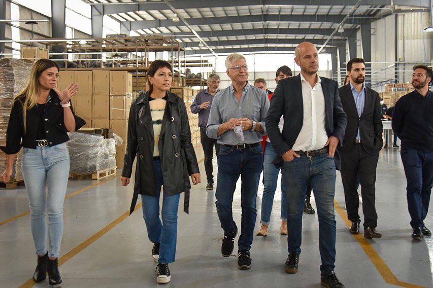 MAYRA Y GUILLERMO MEREDIZ VISITARON LA EMPRESA BORIS Y ENTREGARON SUBSIDIOS (3)