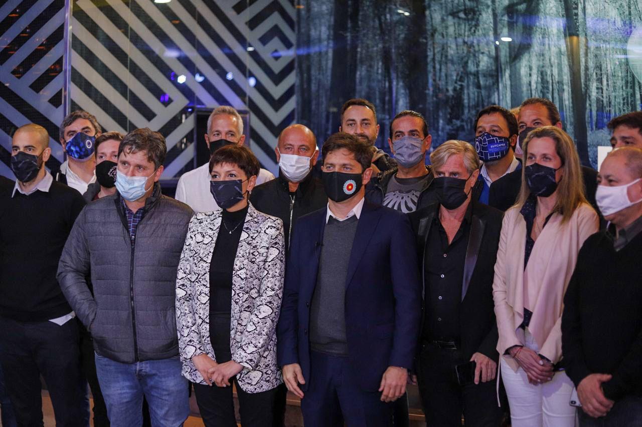 Mayra y Axel reapertura de actividad nocturna 1