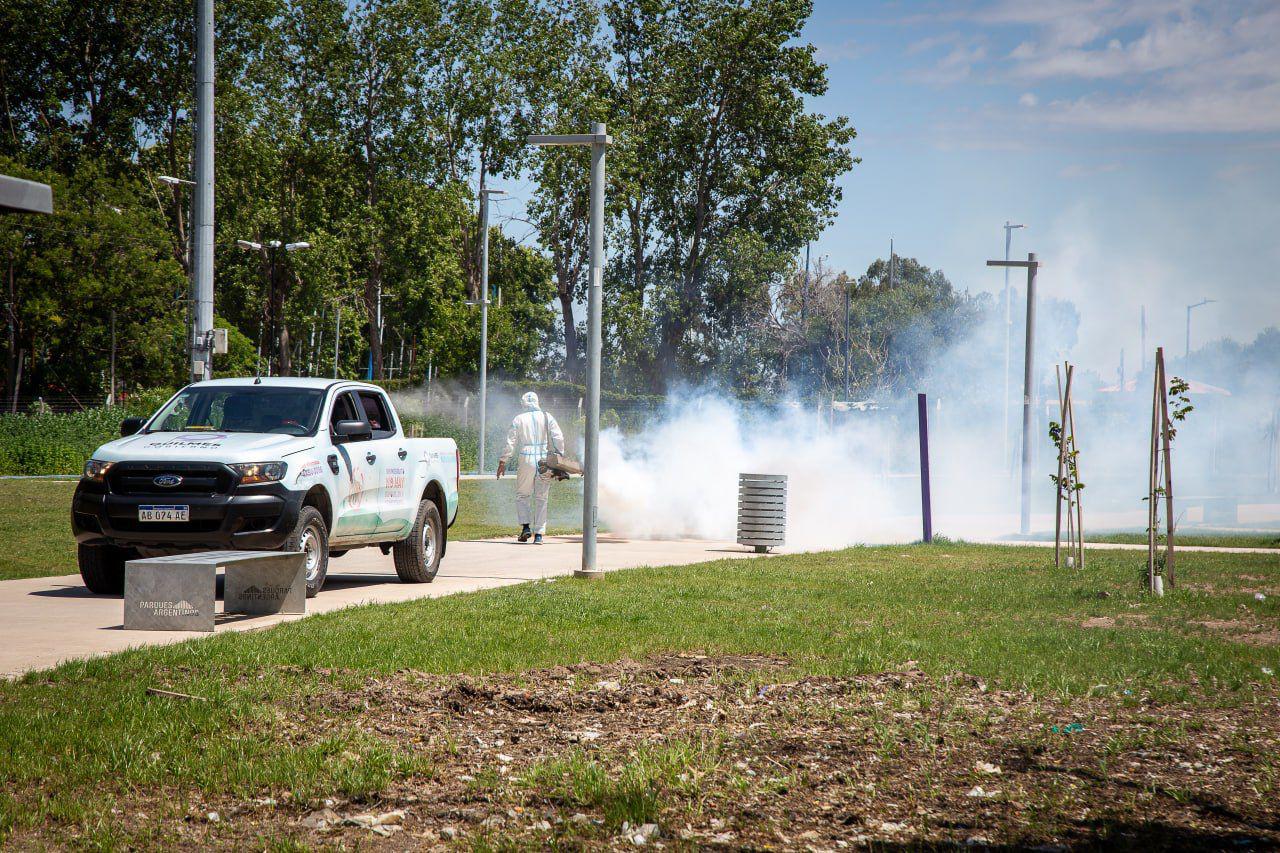 OPERATIVO DE FUMIGACIÓN EN EL PARQUE DE LA RIBERA 3