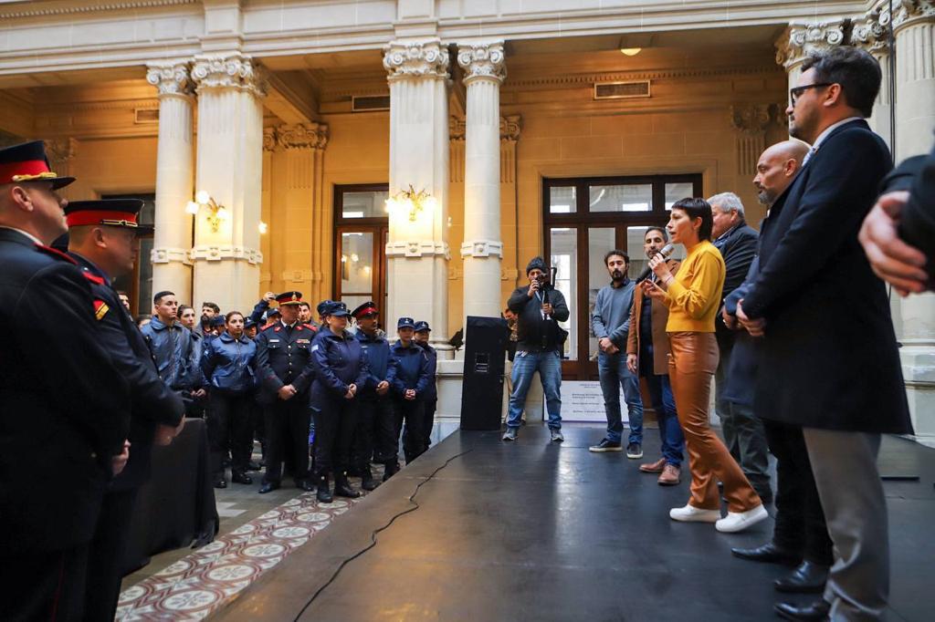 MAYRA EN EL ACTO POR EL DÍA DEL BOMBERO Y DE LA BOMBERA 4