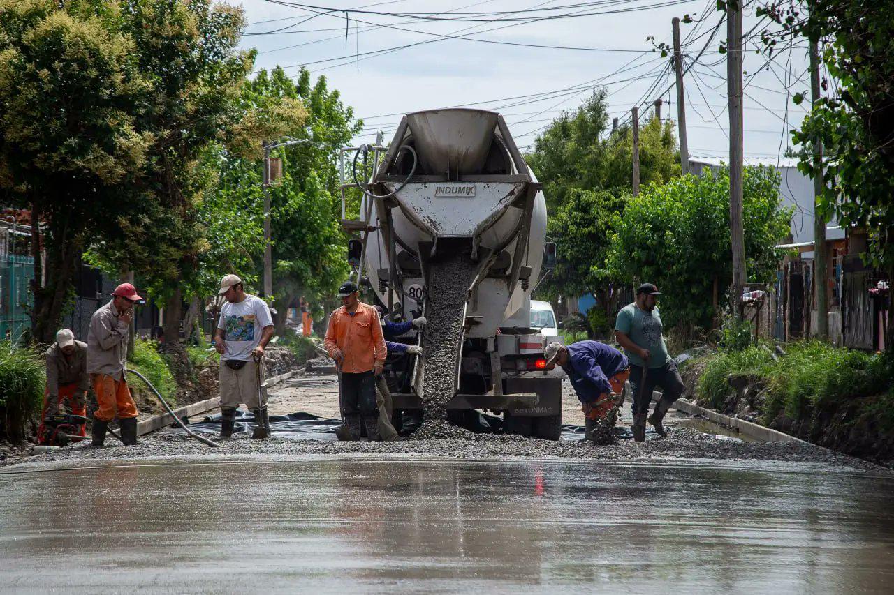 EL MUNICIPIO CONTINÚA CON LA ÚLTIMA ETAPA DEL ASFALTO DE 85 CUADRAS DEL BARRIO LA UNIÓN DE SOLANO (3) (1)