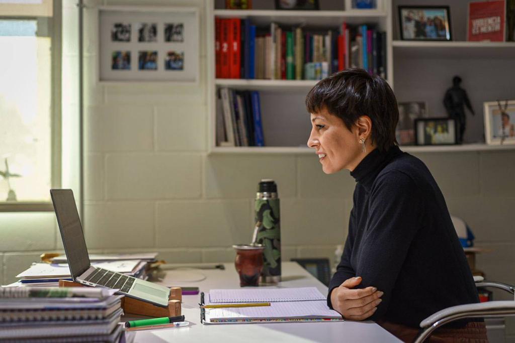 MAYRA MENDOZA JUNTO A KICILLOF Y SIMONE EN LA PRESENTACIÓN DE LA PUESTA EN MARCHA DE DOS IMPORTANTES OBRAS DE ASFALTO PARA QUILMES (1)