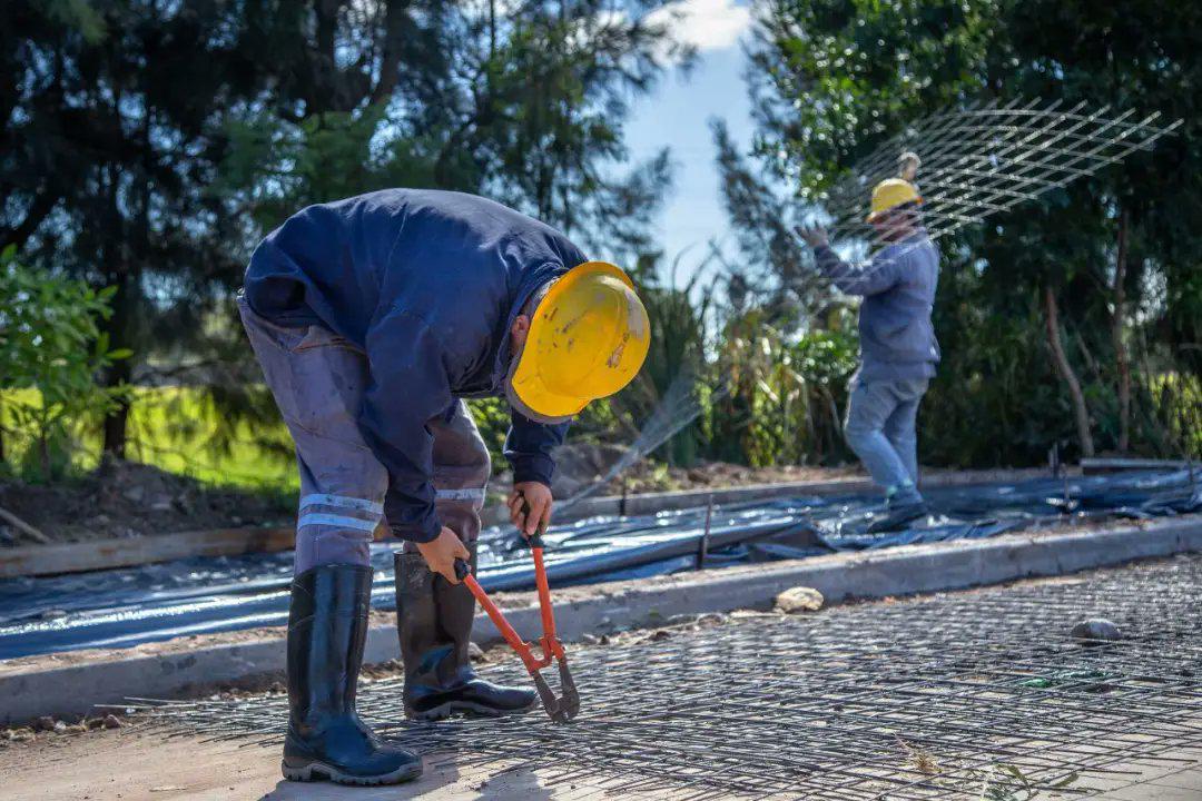 COMENZÓ LA CONSTRUCCIÓN DE UN PARQUE LINEAL EN VILLA ALCIRA (2)