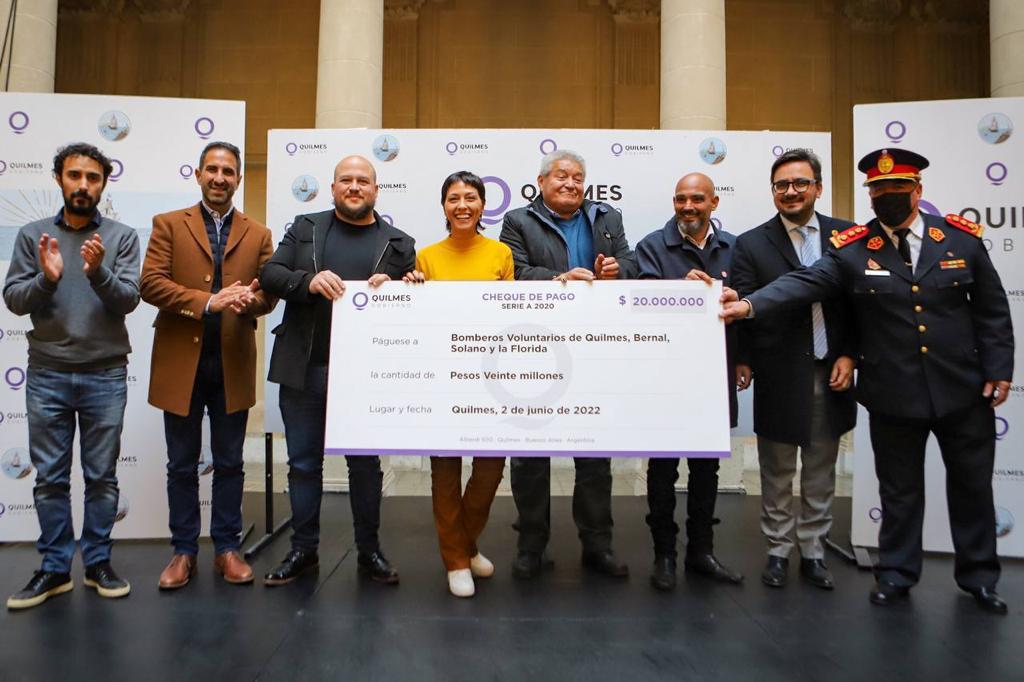 MAYRA EN EL ACTO POR EL DÍA DEL BOMBERO Y DE LA BOMBERA 2