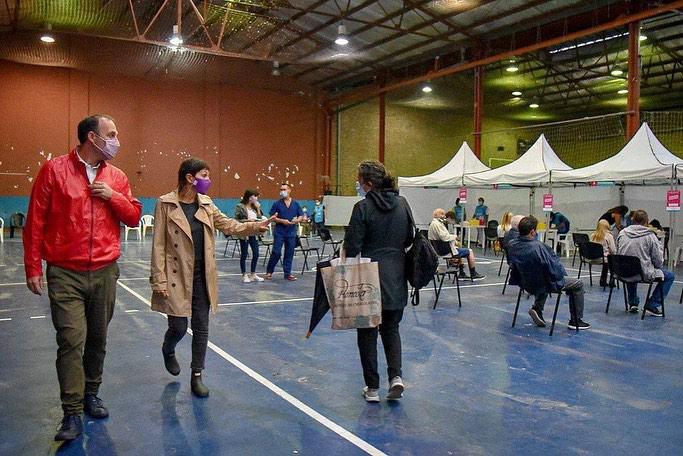 Mayra supervisó el nuevo vacunatorio de la UNQ 3