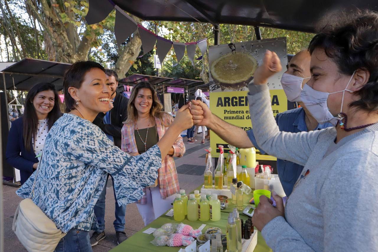 FERIA MUJERES A EMPRENDER EN RED 1