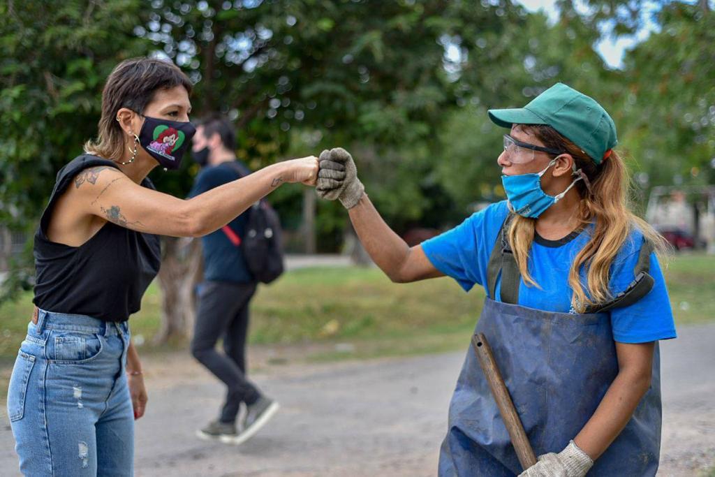 Mayra en limpieza de arroyo 2