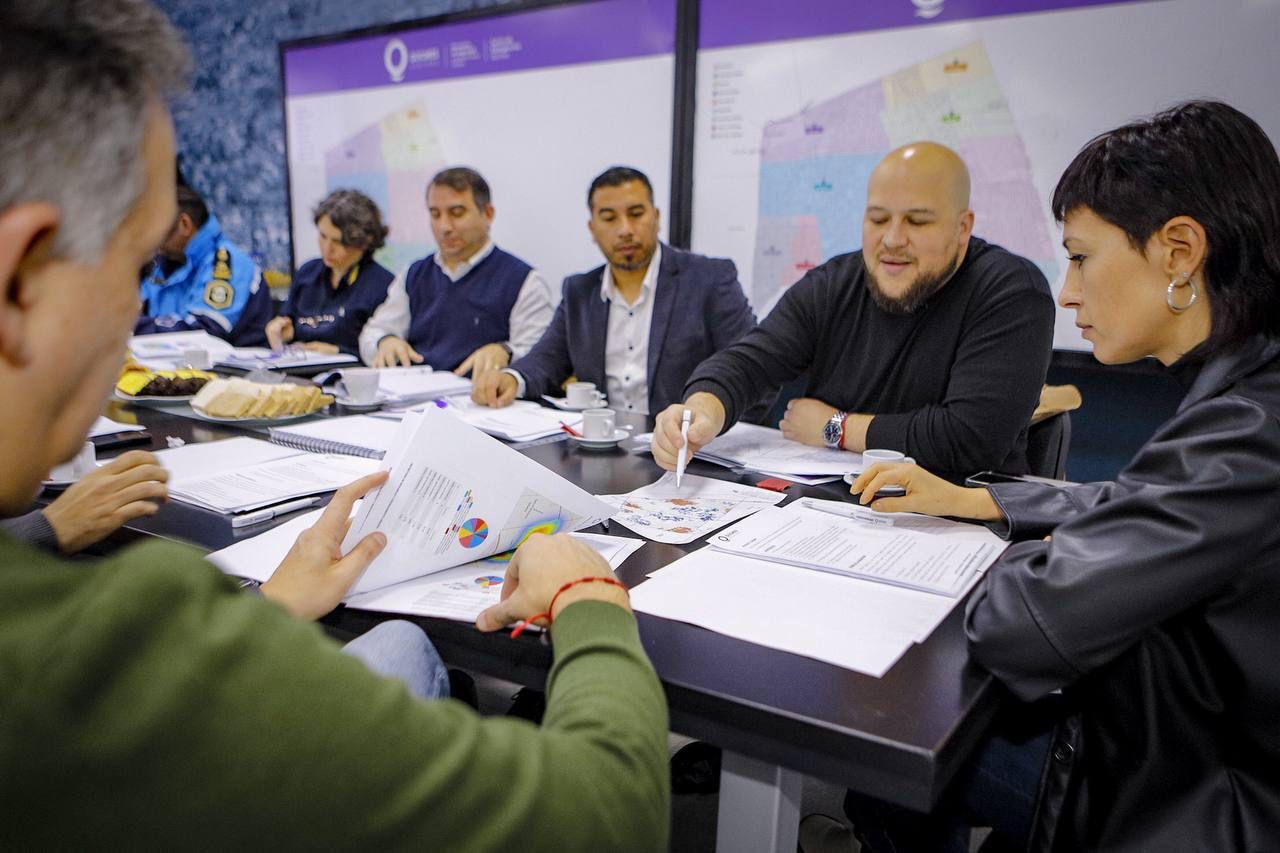 MAYRA CON AUTORIDADES DEL MINISTERIO DE SEGURIDAD BONAERENSE 2