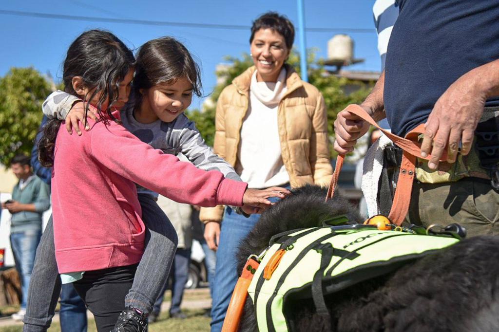 MAYRA EN JORNADA DE ZOONOSIS EN VILLA ITATÍ 1