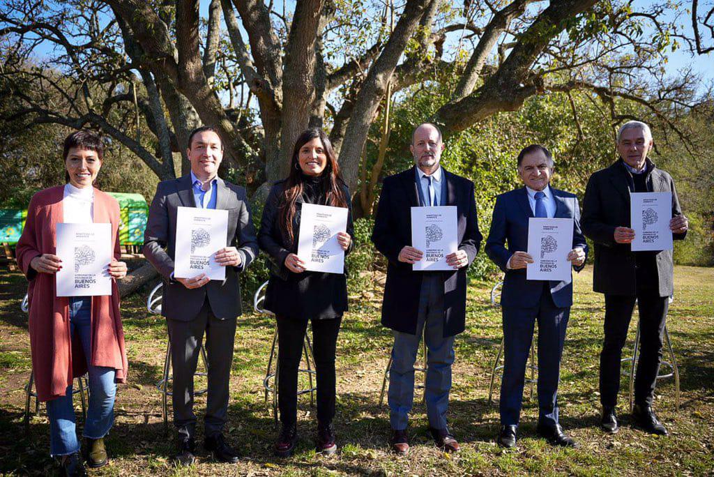 MAYRA FIRMA DE CONVENIO 3