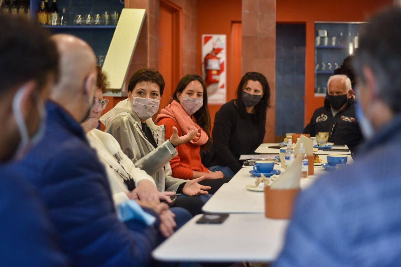 Mayra reunion con comerciantes de bernal 1