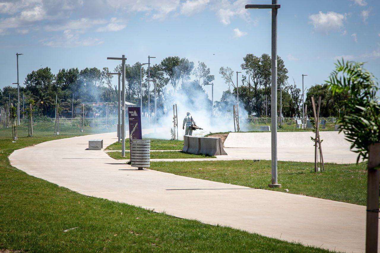 OPERATIVO DE FUMIGACIÓN EN EL PARQUE DE LA RIBERA 2