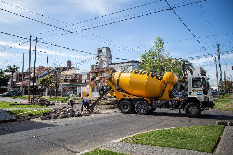 CONTINÚAN LOS INTENSOS TRABAJOS DE BACHEO EN HORMIGÓN Y CARPETA ASFÁLTICA EN QUILMES CENTRO Y EN LOS BARRIOS (2)