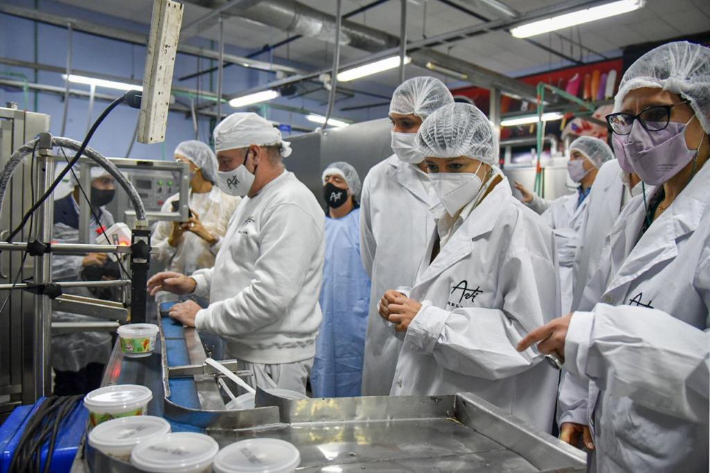 Mayra en lanzamiento pymes en góndola 2