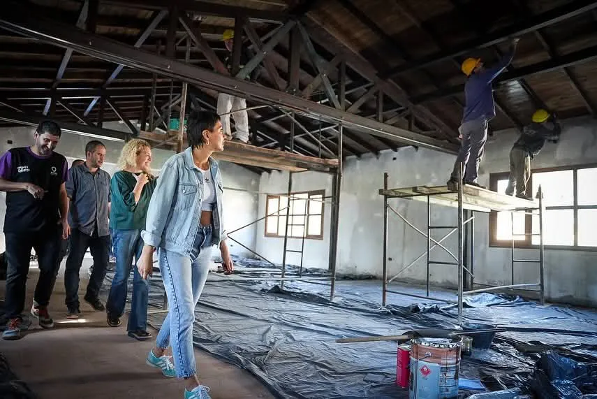 MAYRA RECORRIÓ LA OBRA DE REACONDICIONAMIENTO DEL CASCO HISTÓRICO DEL MUSEO DEL TRANSPORTE (2)