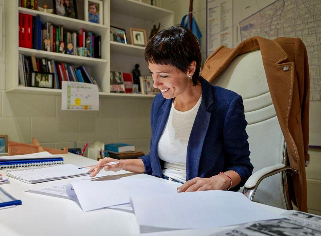 LA INTENDENTA MAYRA MENDOZA ANUNCIÓ UN AUMENTO SALARIAL DEL 48,2% Y UN BONO DE $10.000 PARA TODOS LOS TRABAJADORAS Y TRABAJADORAS MUNICIPALES (1)