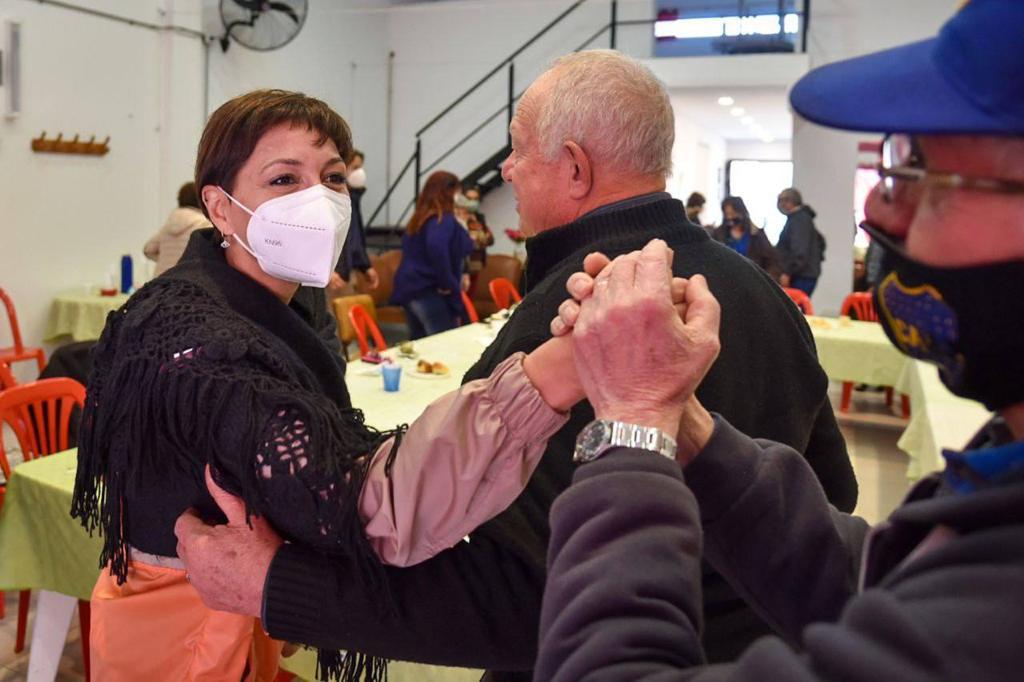 Mayra en el centro de jubilados Villa Esmeralda 3