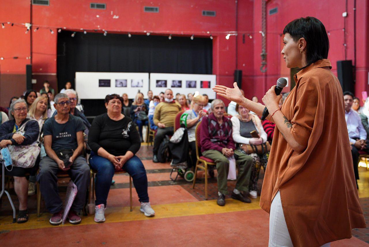 MAYRA EN FIRMA ESCRITURAS “EN ESTOS ACTOS VEMOS LA IMPORTANCIA DE UN ESTADO PRESENTE QUE ACOMPAÑE EL ESFUERZO DE LAS FAMILIAS” (1)