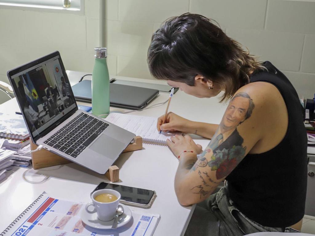 Mayra con Kicillof e intendentes por medidas 1