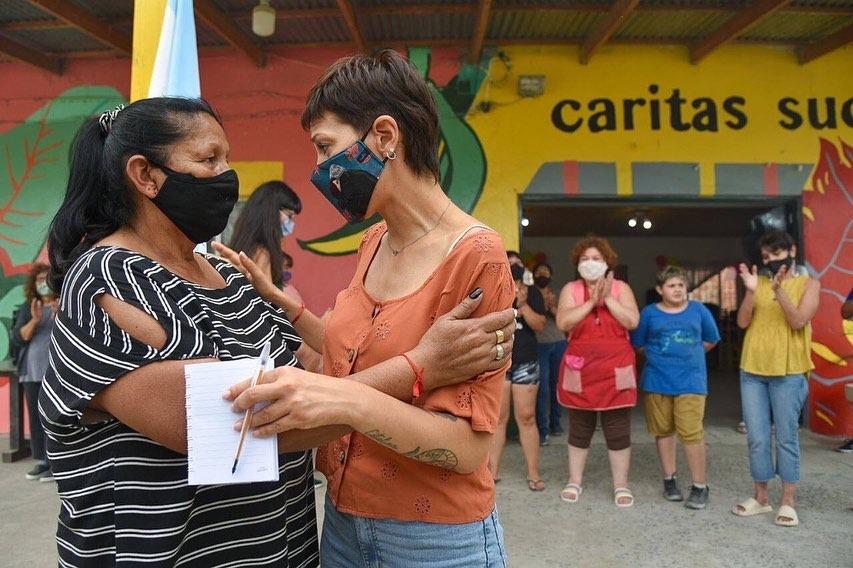 MAYRA VISITÓ EL COMEDOR CARITAS SUCIAS 2