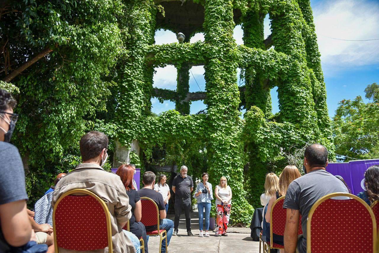 Mayra en la Escuela de Jardinería 1
