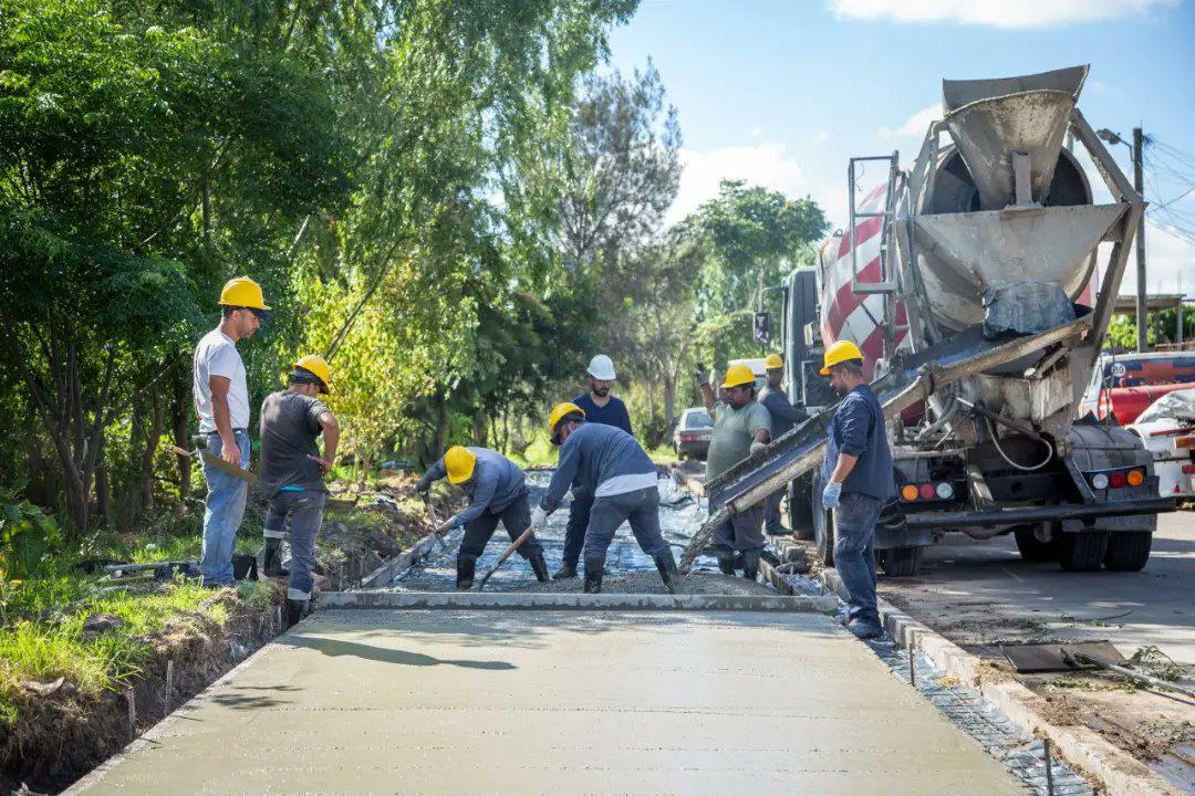 COMENZÓ LA CONSTRUCCIÓN DE UN PARQUE LINEAL EN VILLA ALCIRA (3)