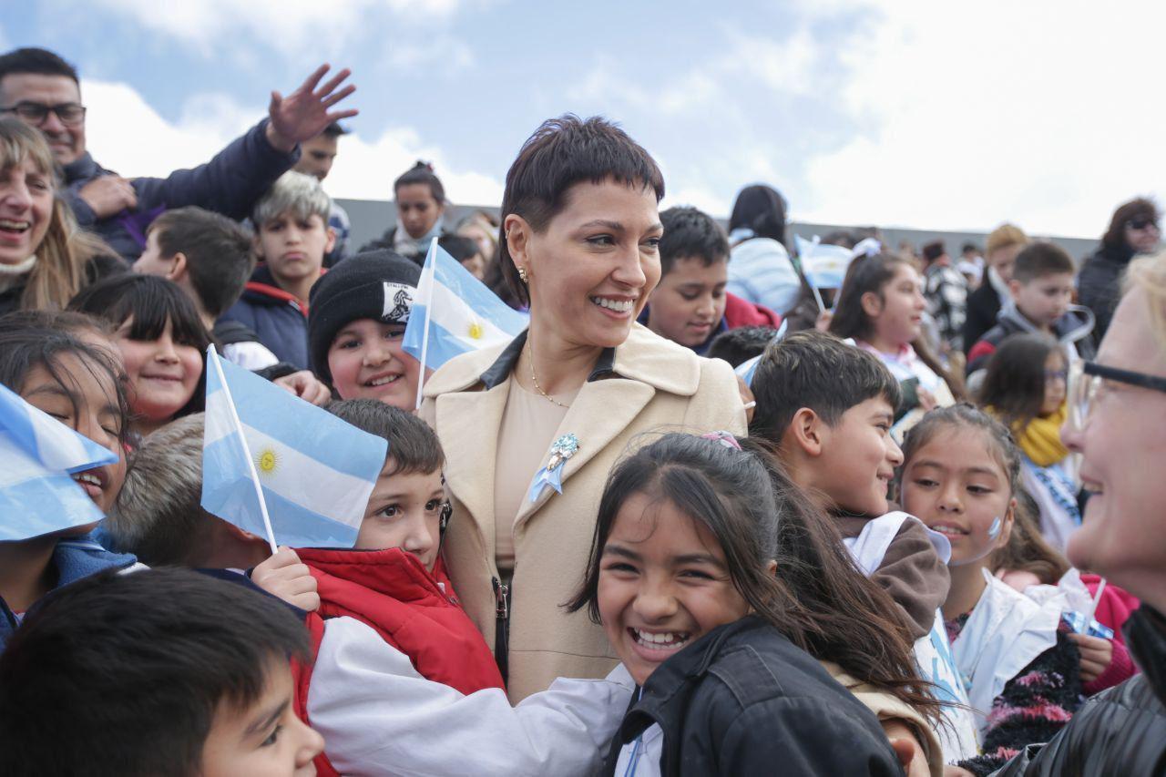 MAYRA PROMESA A LA BANDERA 2
