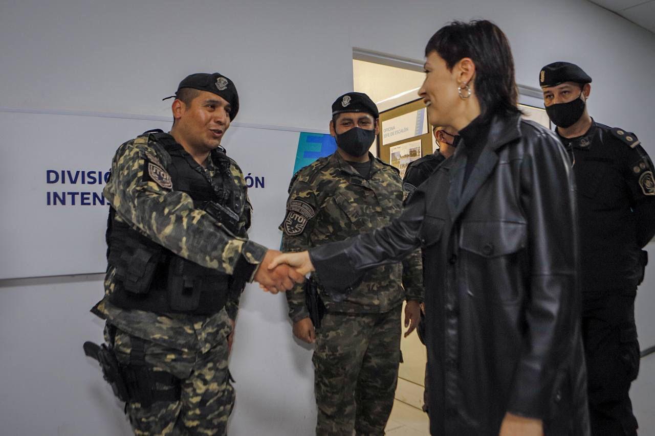 MAYRA CON AUTORIDADES DEL MINISTERIO DE SEGURIDAD BONAERENSE 3
