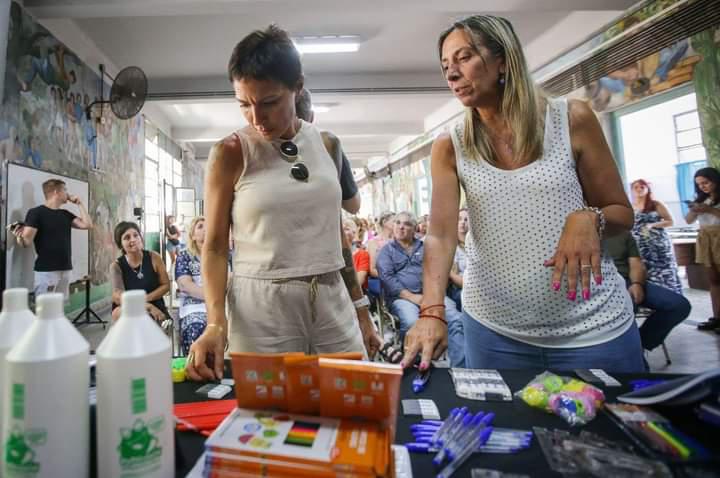 MAYRA HIZO ENTREGA DE ÚTILES ESCOLARES PARA LOS ALUMNOS Y ALUMNAS DE LAS ESCUELAS PRIMARIAS PÚBLICAS DEL DISTRITO 2