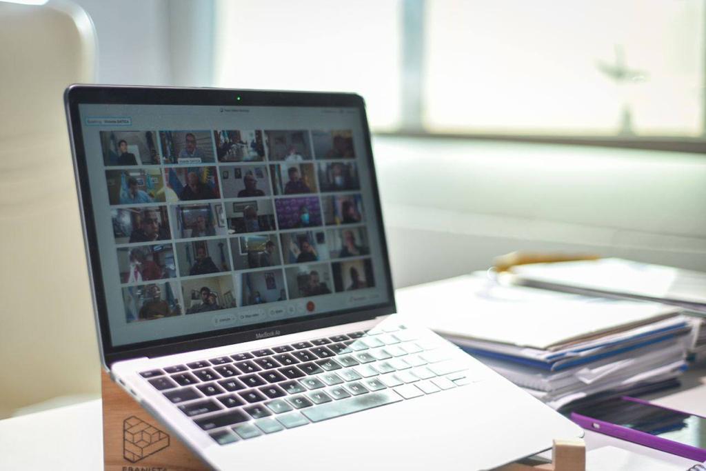 MAYRA MENDOZA JUNTO A KICILLOF Y SIMONE EN LA PRESENTACIÓN DE LA PUESTA EN MARCHA DE DOS IMPORTANTES OBRAS DE ASFALTO PARA QUILMES (3)