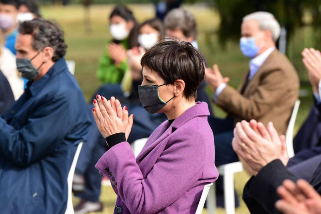 MAYRA JUNTO AL PRESIDENTE Y AL GOBERNADOR EN LA UNAJ 3
