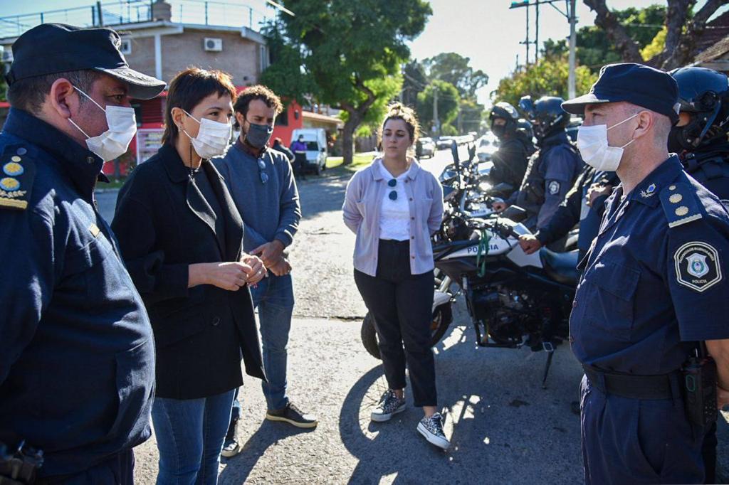 MAYRA VISITÓ LA COMISARÍA NOVENA DE QUILMES OESTE Y DIO INICIO A UN NUEVO OPERATIVO DE SATURACIÓN POLICIAL (2)