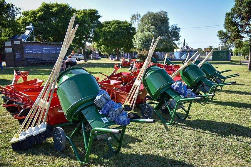 Mayra entregó herramientas a bases operativas 5