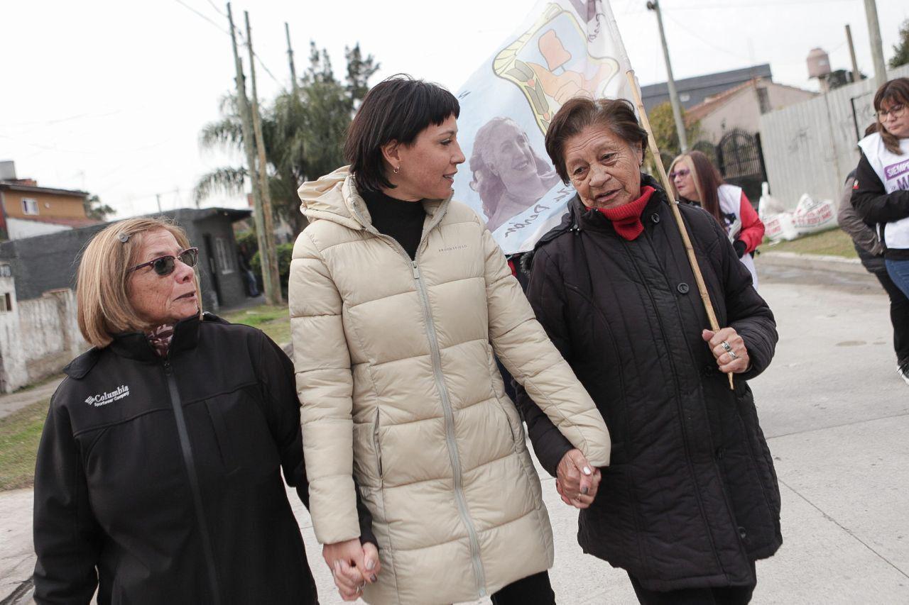 MAYRA DE RECORRIDA POR VILLA LA FLORIDA 1