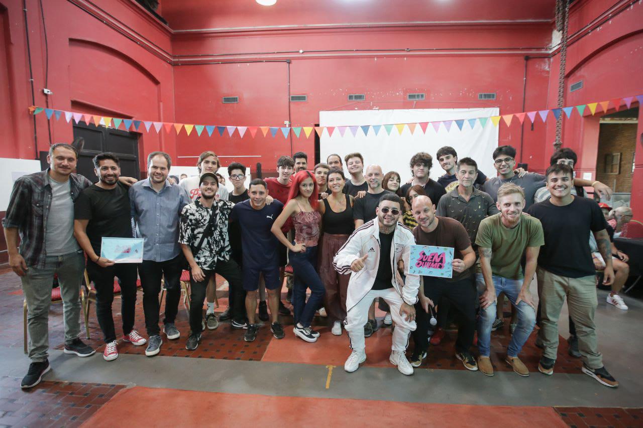 MAYRA COMPARTIÓ UN ENCUENTRO CON ARTISTAS DEL PROGRAMA QUILMES SUENA 1