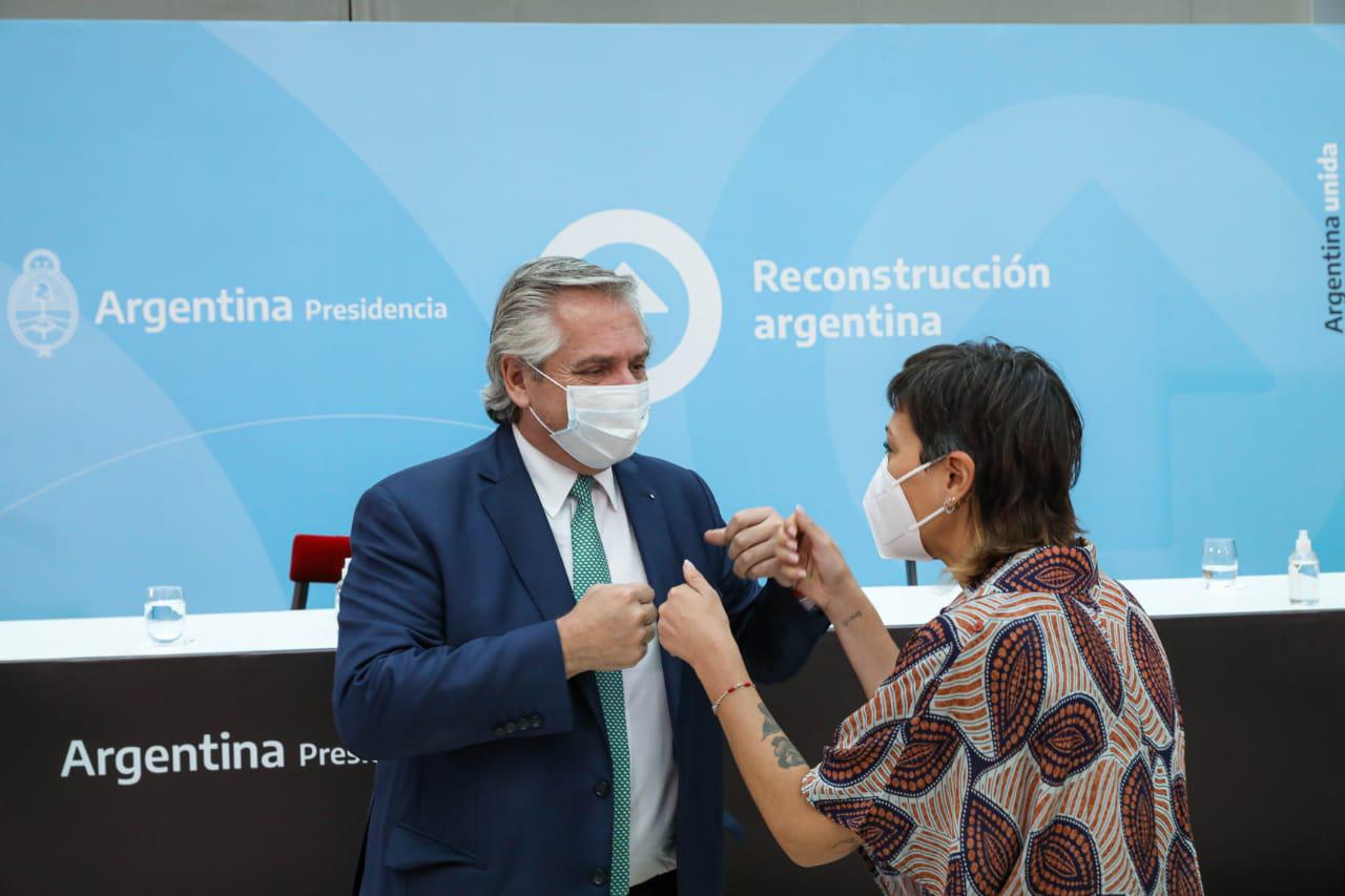 Mayra en anuncio en casa rosada 3