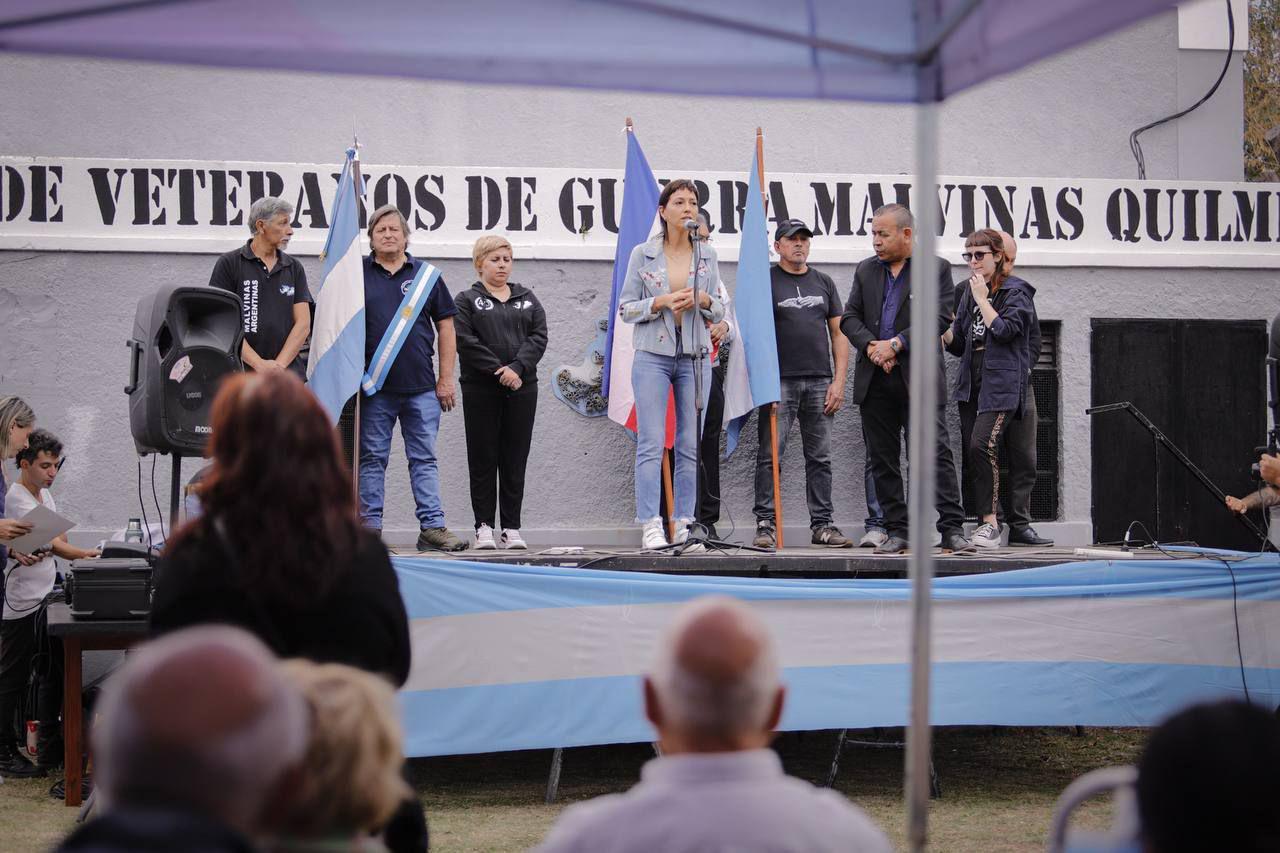 MAYRA JUNTO A VETERANOS DE MALVINAS 2
